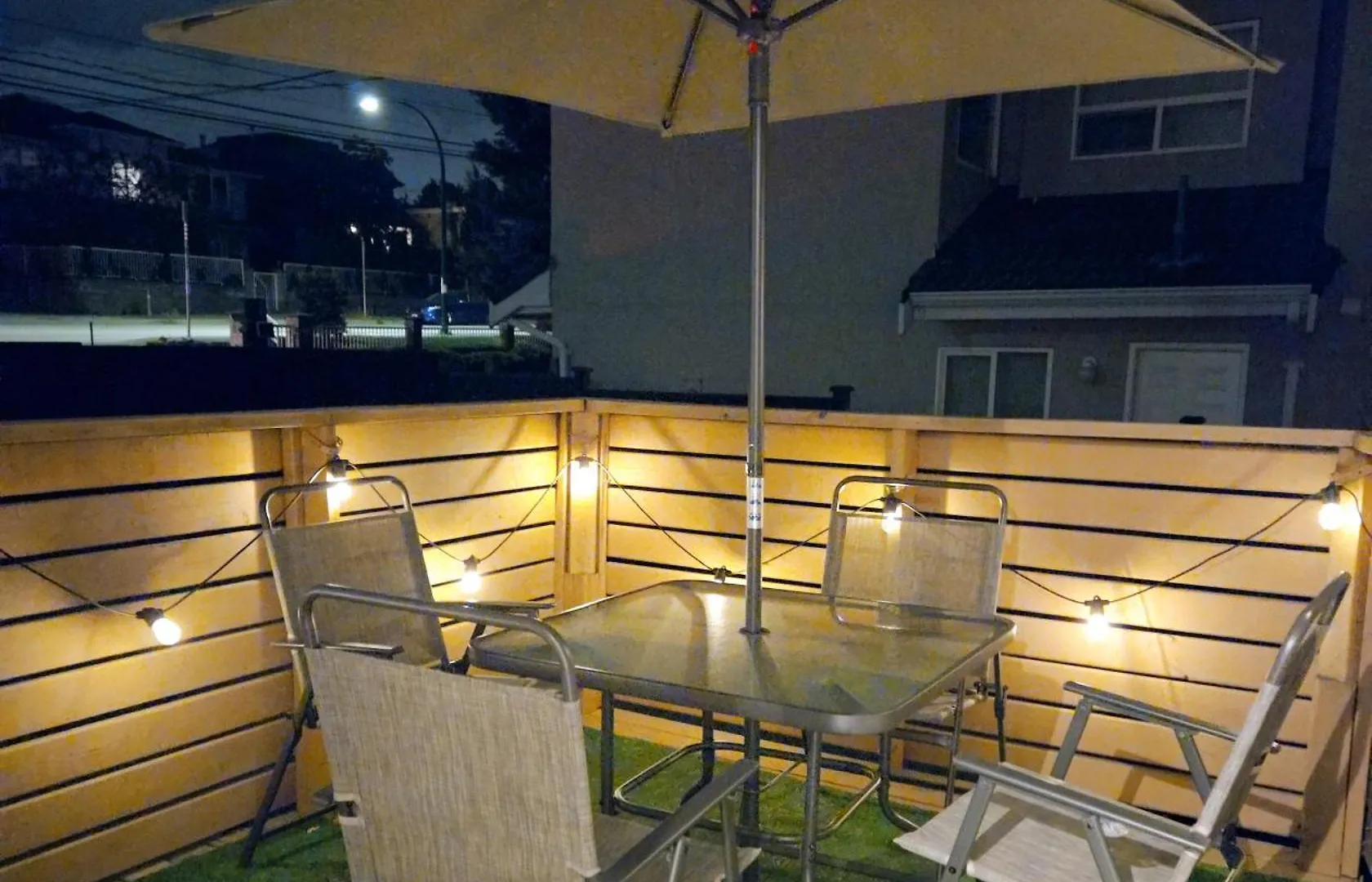 Pansiyon Lovely Cozy Room! With Attached Private Bath In The Heart Of Vancouver! Private Parking & Self Check-In! Kanada
