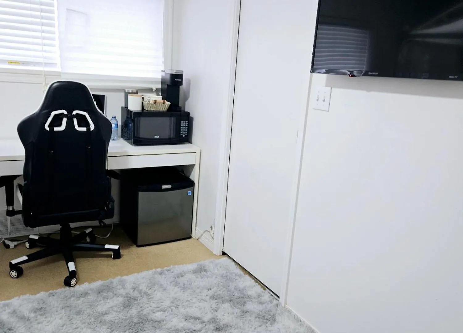Lovely Cozy Room! With Attached Private Bath In The Heart Of Vancouver! Private Parking & Self Check-In! Vancouver